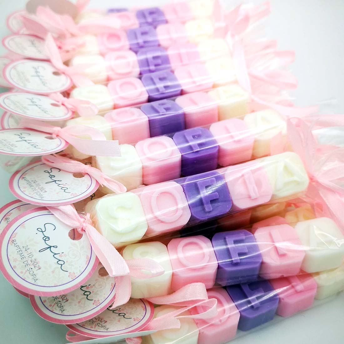 Jabones personalizados con nombre a color, detalle ideal para comunión o bautizo- De moi a toi