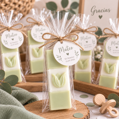 Set de 3 mini jabones artesanos verdes con tulipán en relieve como detalle para invitados