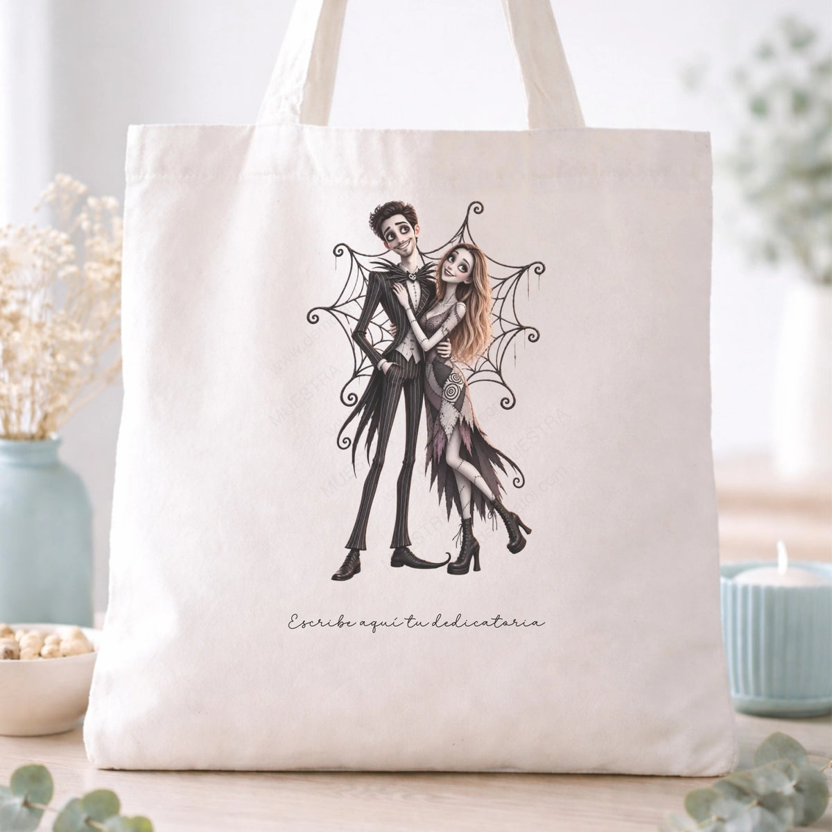 Totebag personalizada con caricatura de pareja estilo Jack Skellington y dedicatoria, regalo de Navidad