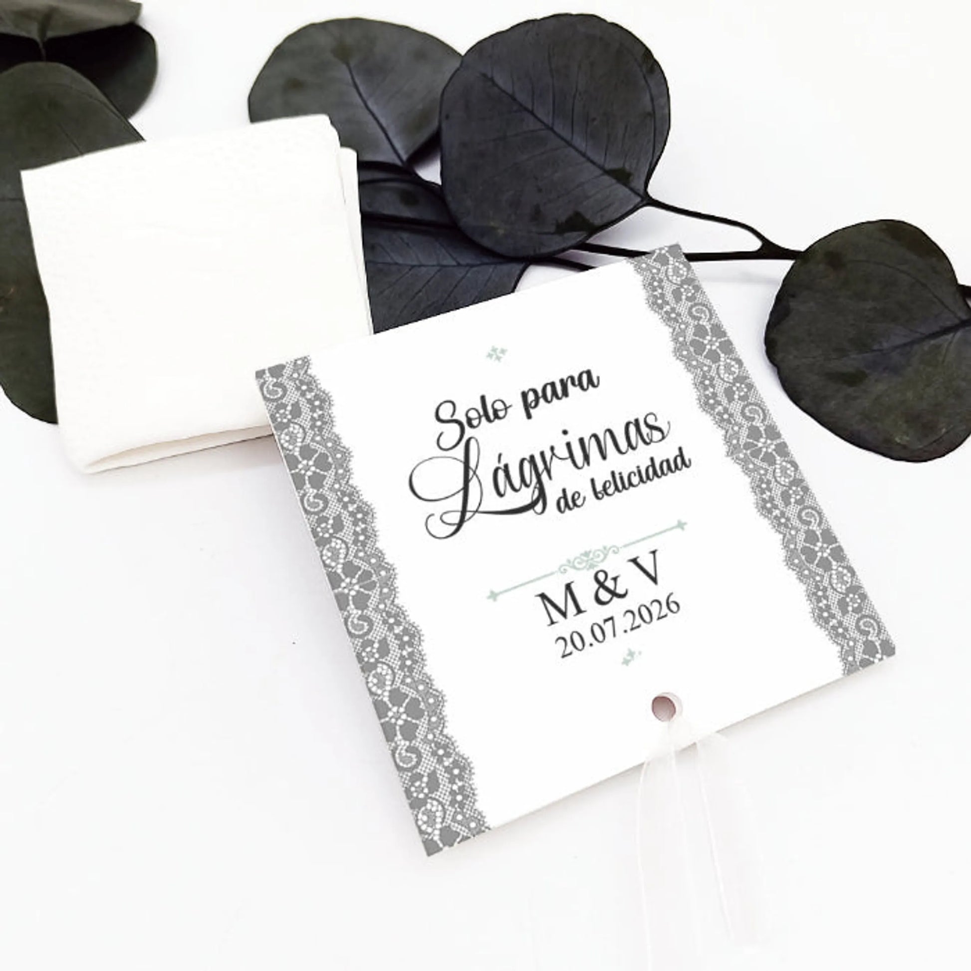 lágrimas de felicidad y pañuelo de boda diseño blanco y negro