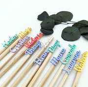 Lapices de madera personalizados con nombres para invitados 
