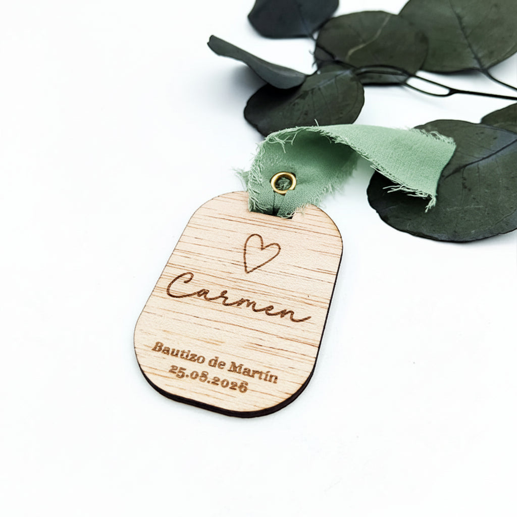 Marcasito de madera personalizado para celebraciones marca páginas