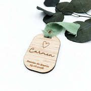 Marcasito de madera personalizado para celebraciones marca páginas