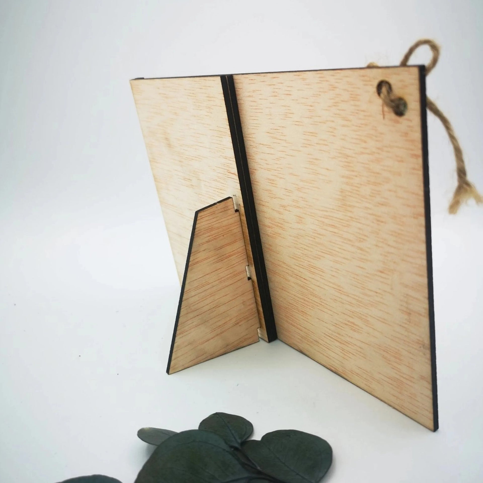 marco de fotos hecho a mano con corazón y nombres – regalo romántico de aniversario