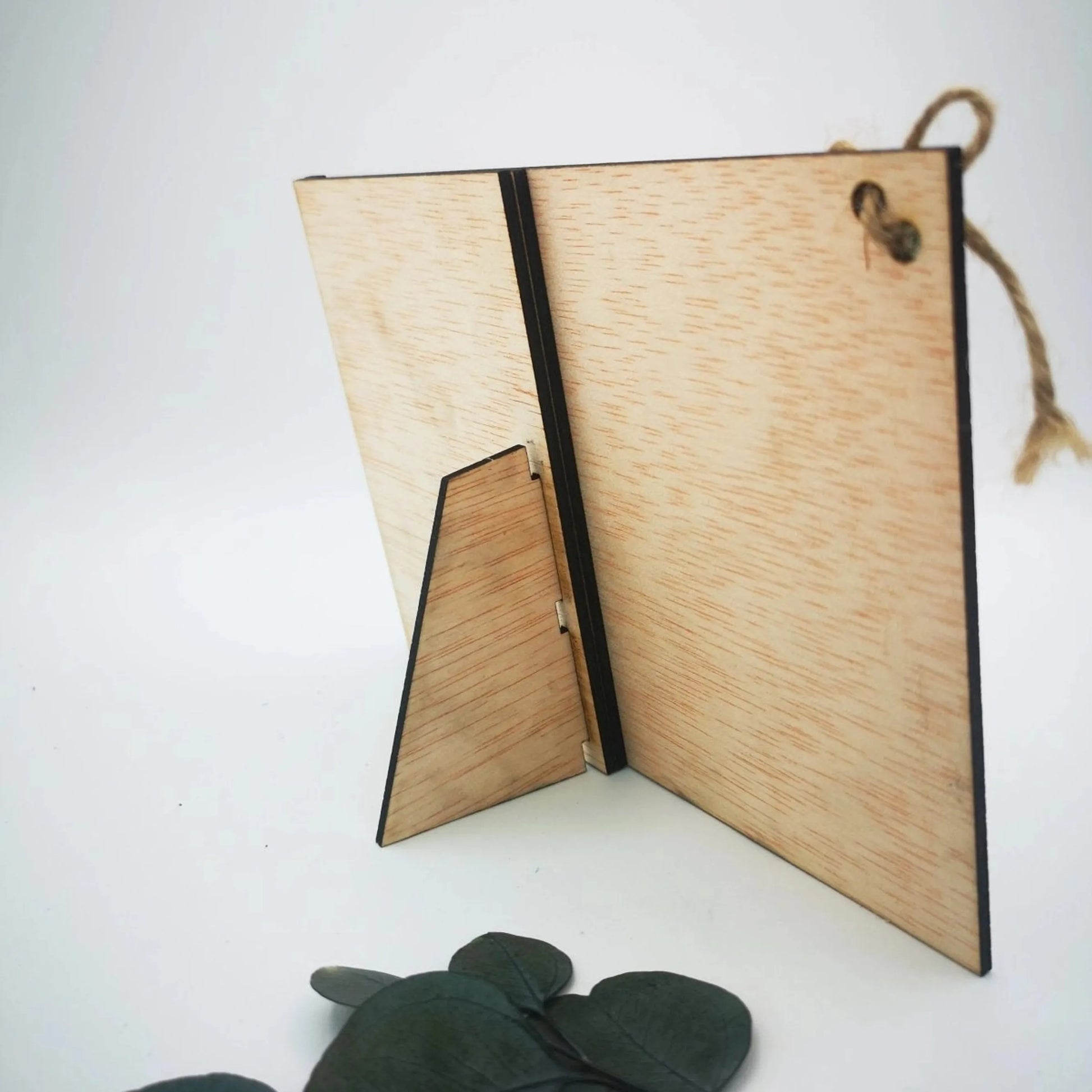 marco de fotos hecho a mano con corazón y nombres – regalo romántico de aniversario