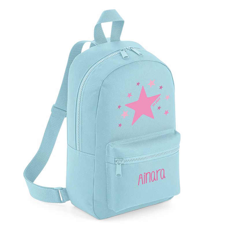 Niño/a con mochila personalizada lista para ir al cole