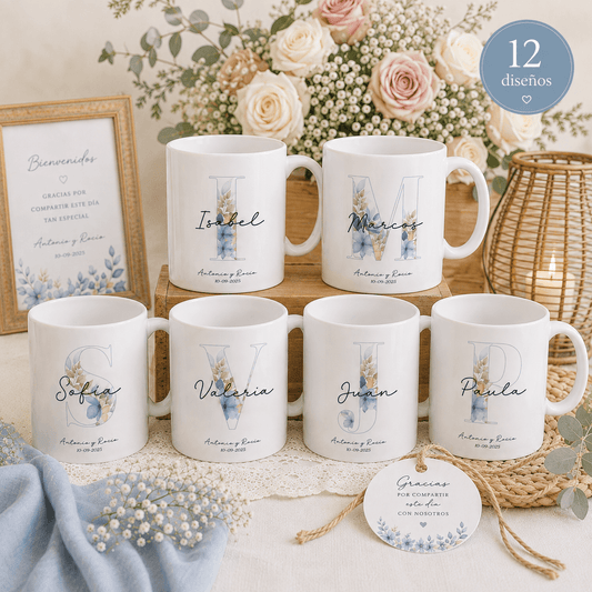 Taza personalizada con inicial y nombre en diseño botánico para invitados de boda, comunión o bautizo