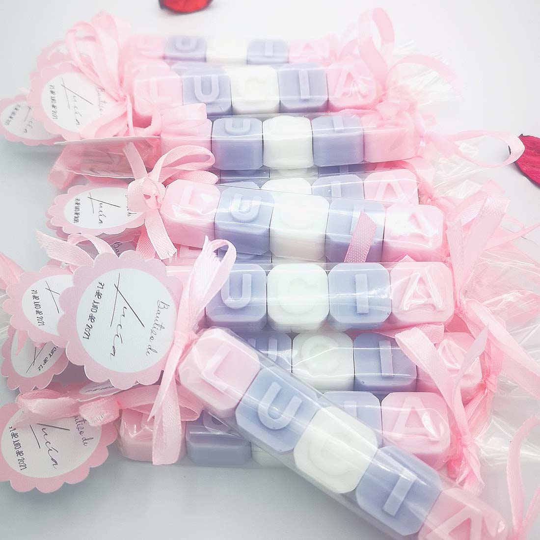 Caramelo de jabón con nombre como regalo personalizado para invitados de bautizos - De moi a toi