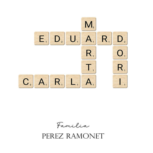 Diseño Scrabble con nombres personalizados en cuadro, totebag y taza