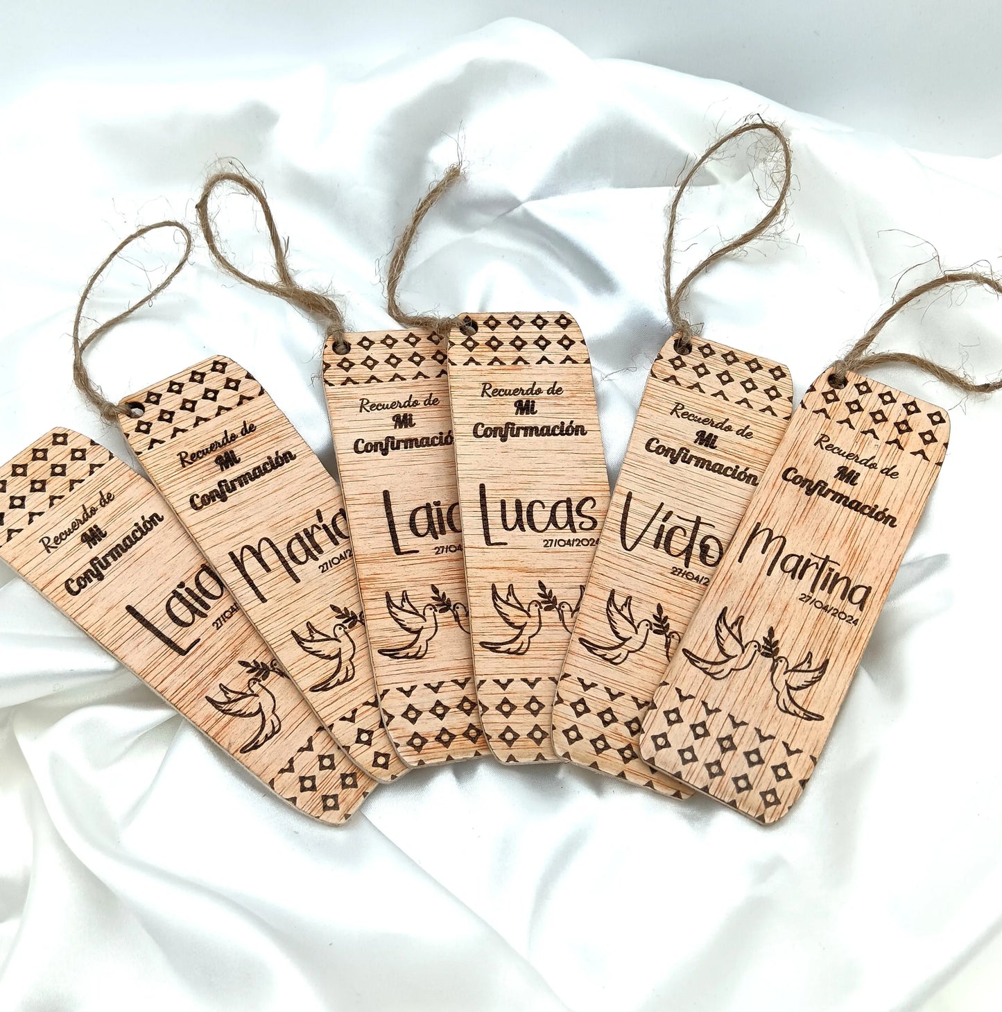 Recordatorio marcapáginas de madera personalizado fiestas infantiles