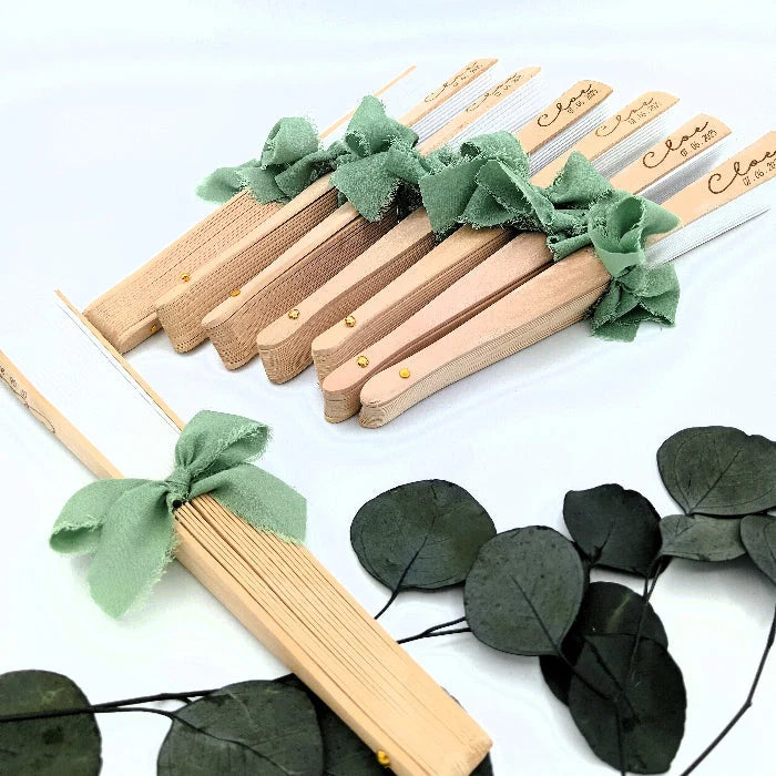 detalle elegante invitados boda abanico madera natural láser