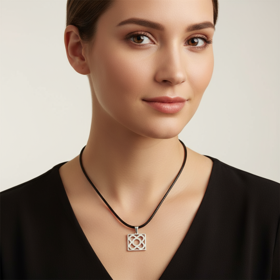 Collar original de barcelona para regalar a mujer 