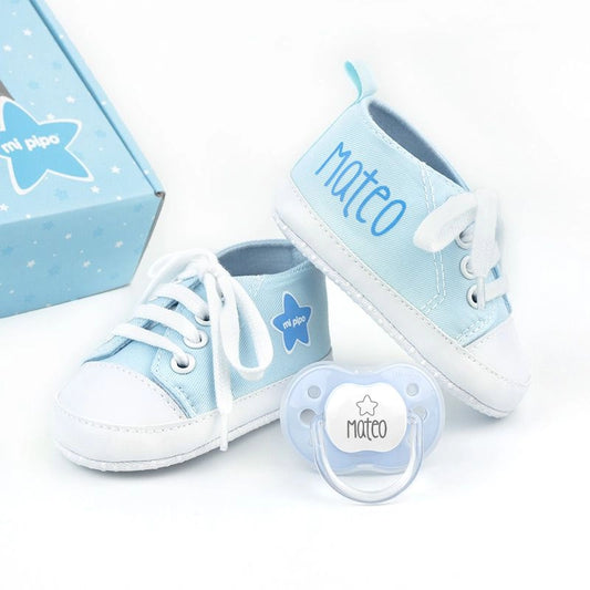 Set zapatillas tipo converse y chupete personalizado bebé — regalo nacimiento con nombre