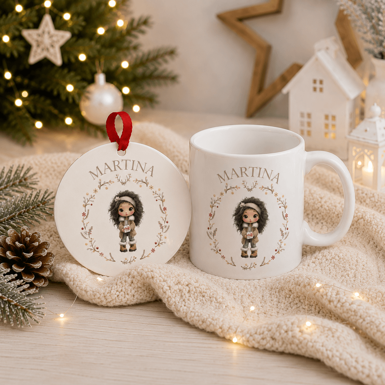 Taza de 350 ml y bola de madera personalizadas con ilustración de niña y nombre, pack regalo Navidad infantil