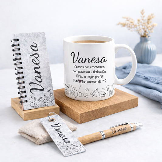 Set regalo profesora personalizado fin de curso con taza nombres alumnos en caja kraft
