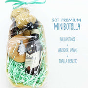 Set de detalle de Navidad premium para hombres con mini botella !Ultimas unidades! incluye Ballantines, abridor imán, y toalla.