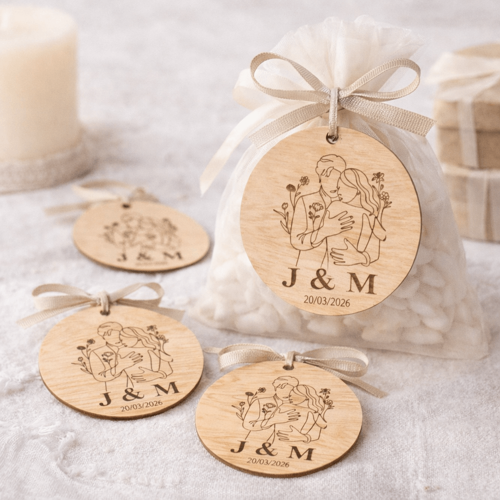 Tarjetas de madera para regalos de celebración
