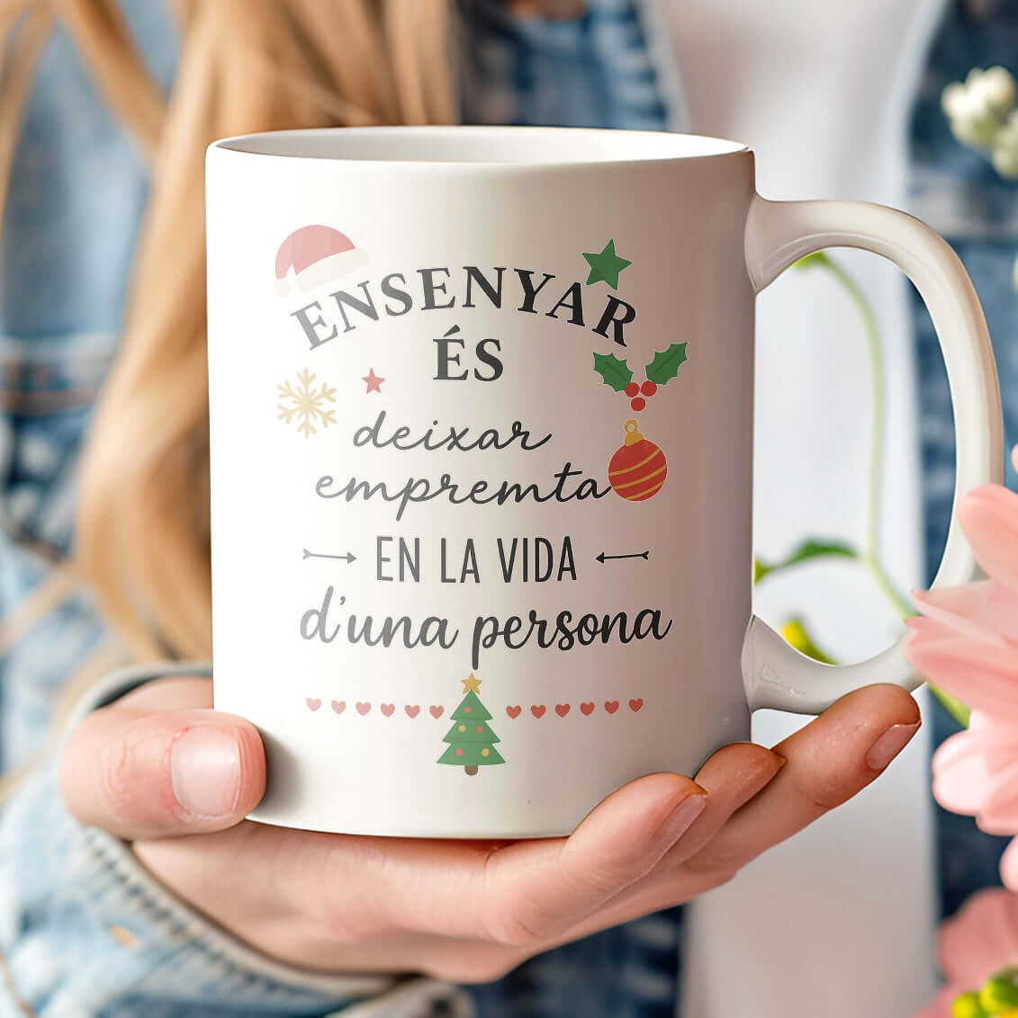 Tassa de ceràmica mate per a professora amb la frase “Ensenyar és deixar empremta a la vida d’una persona”, regal de Nadal o final de curs.

