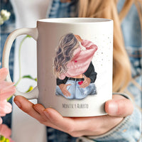 Taza personalizada con ilustración de pareja fitness y nombres para regalo de San Valentín.