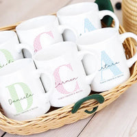 Tazas para invitados con inicial cichy y nombre