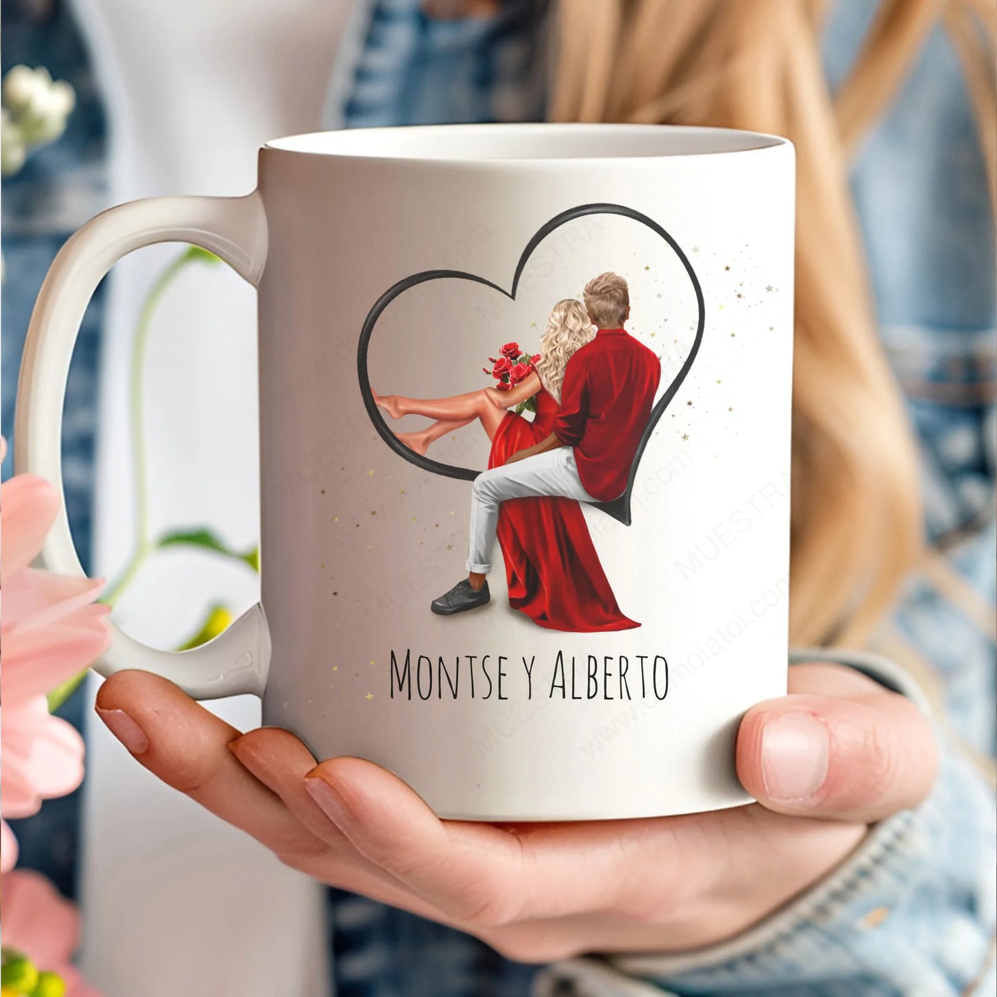 Taza personalizada con ilustración de pareja enamorada