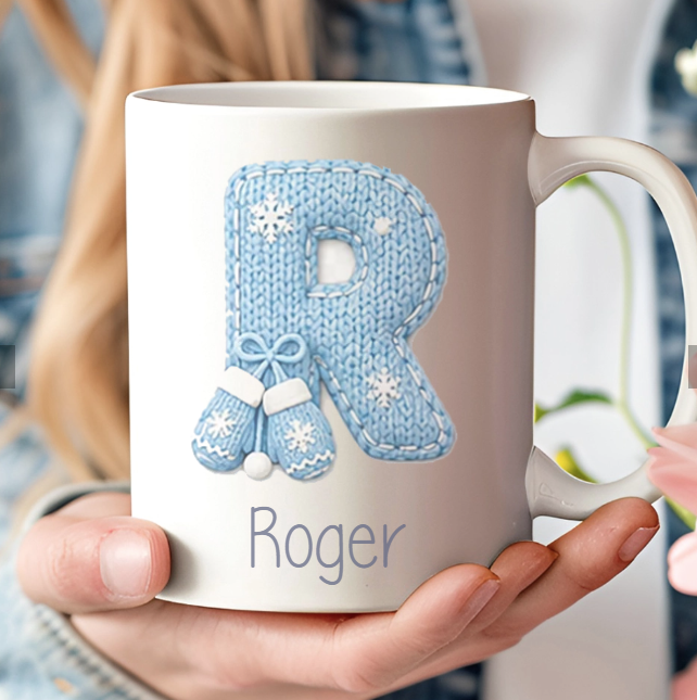 Taza personalizada con inicial navideña y nombre – Elige diseño