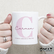 Detalle de invitados práctico y original con nombre e inciial vichy